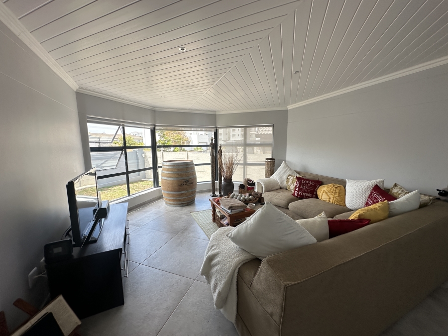 2 Bedroom Property for Sale in Reebok Western Cape